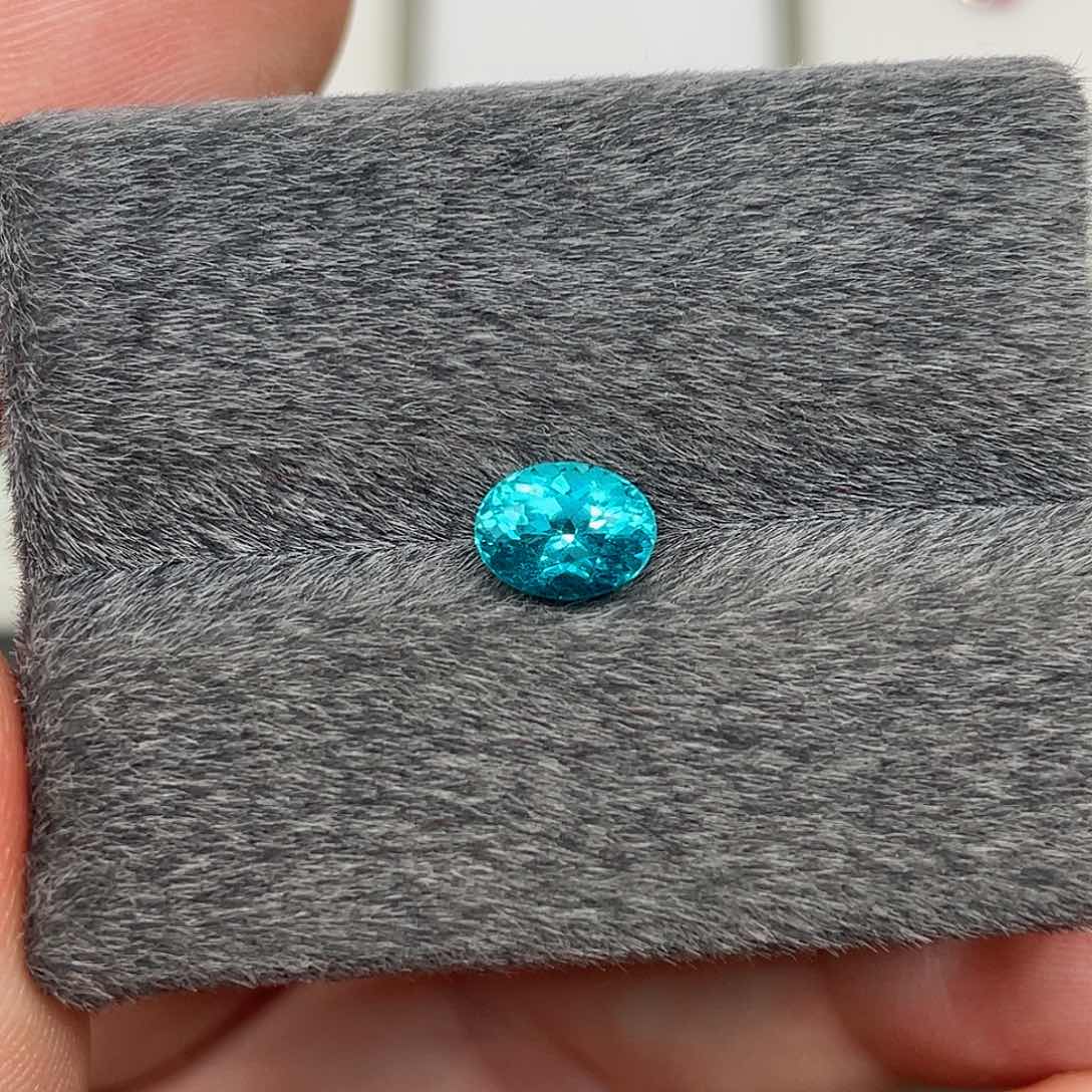 未镶嵌磷灰石裸石1.41克拉天然精品磷灰石霓虹蓝色