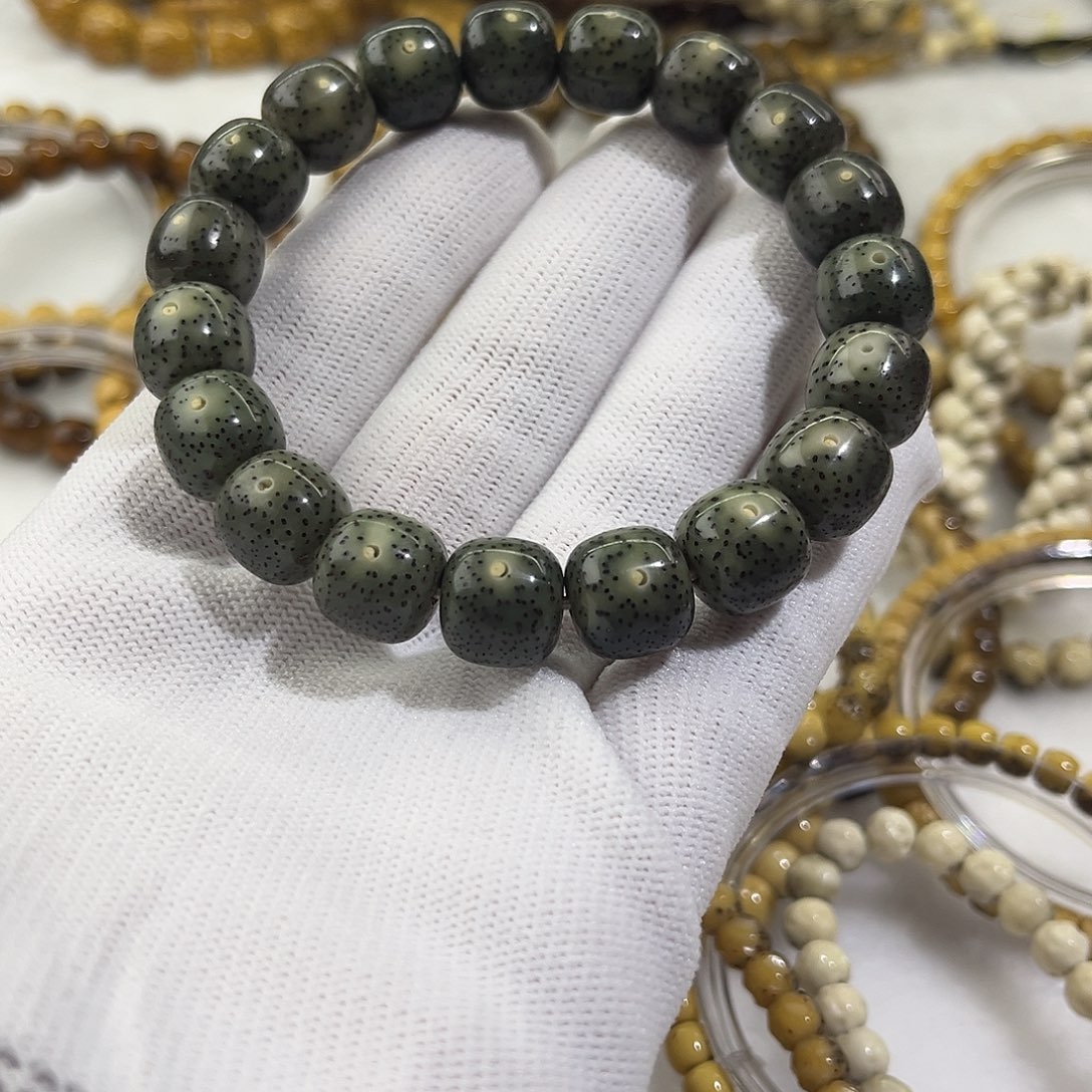 吊坠星月菩提绿幽灵