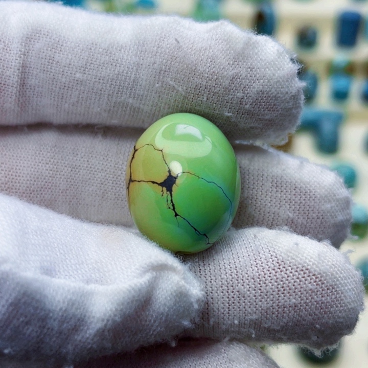 绿松石未镶嵌颈饰