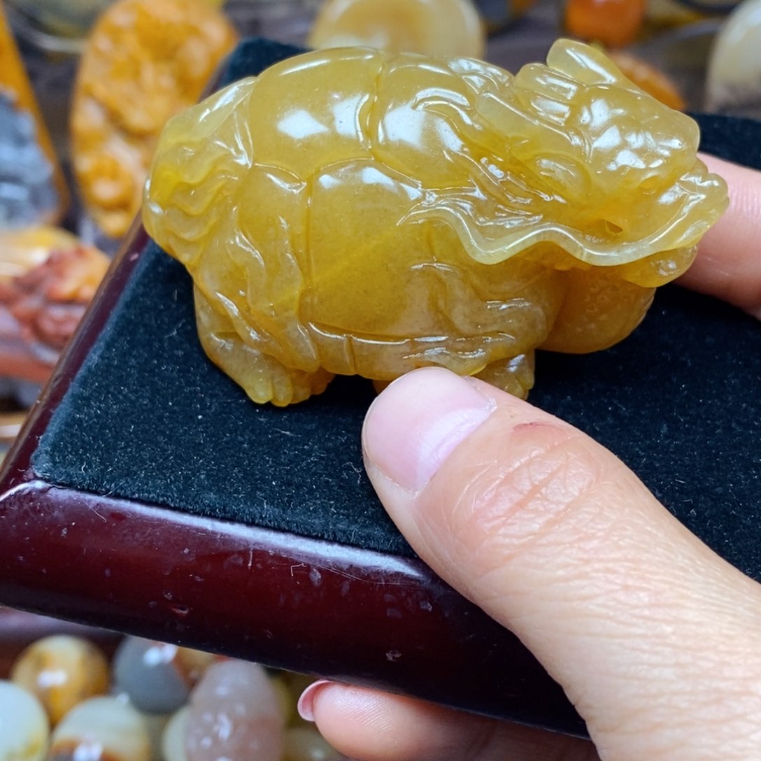 石英质玉（黄龙玉）颈饰未镶嵌