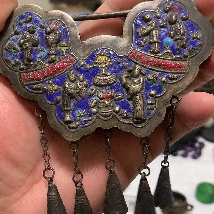 无非金属珐琅彩长命锁，双面花纹，品相完好！