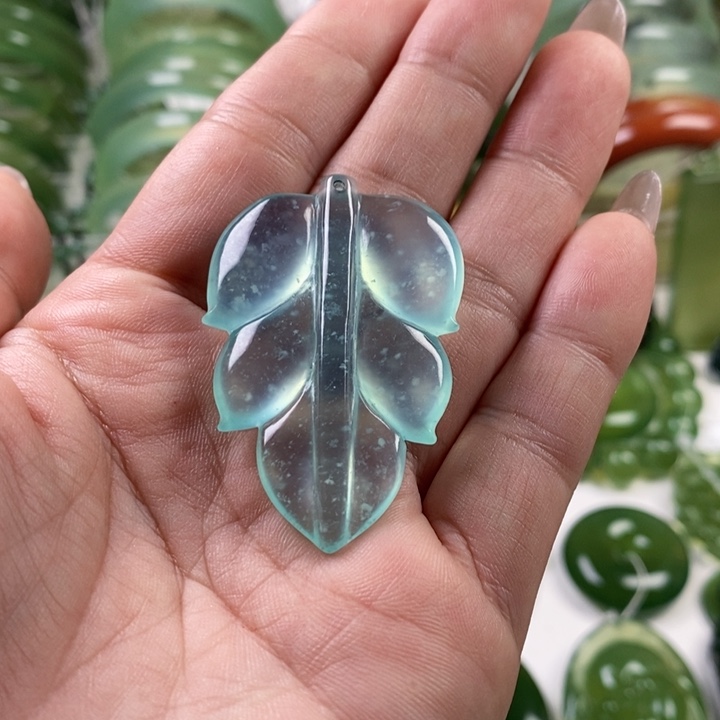 未镶嵌蛇纹石玉颈饰张**虫