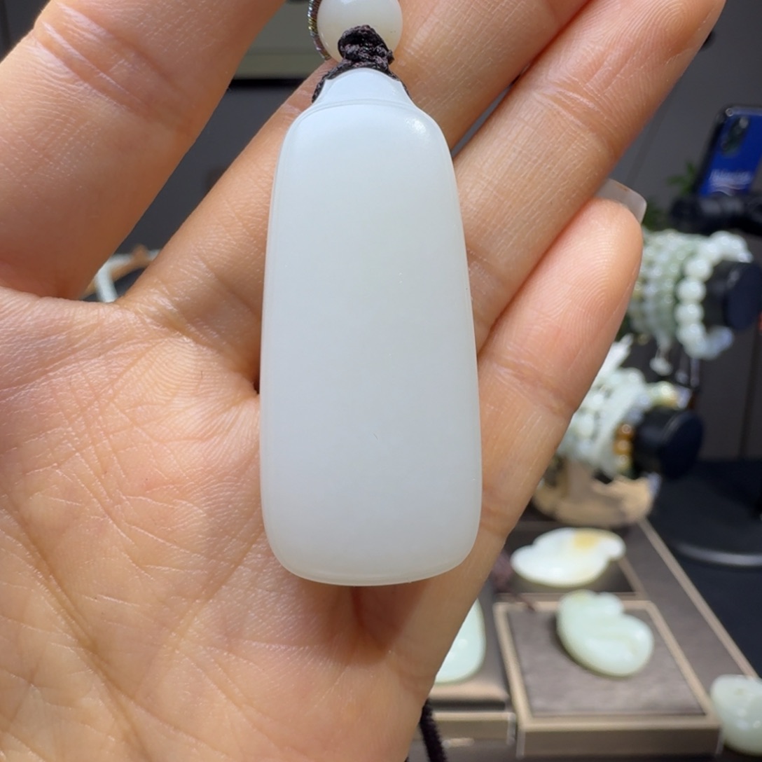 和田玉未镶嵌把件