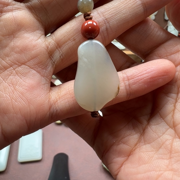 和田玉未镶嵌颈饰挂件