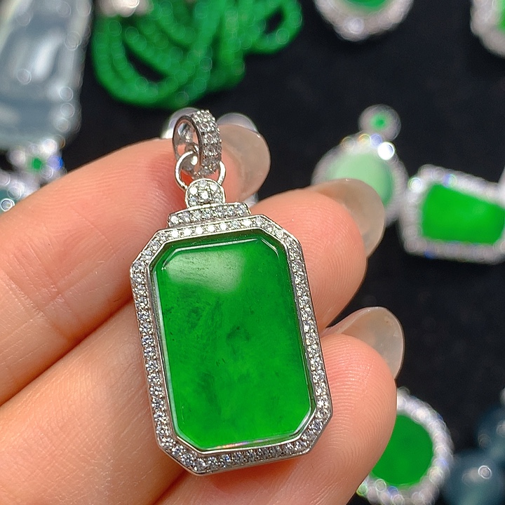 翡翠颈饰未镶嵌翡翠