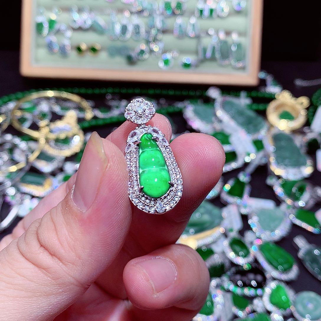 【闪购商品】翡翠吊坠(不含链)未镶嵌