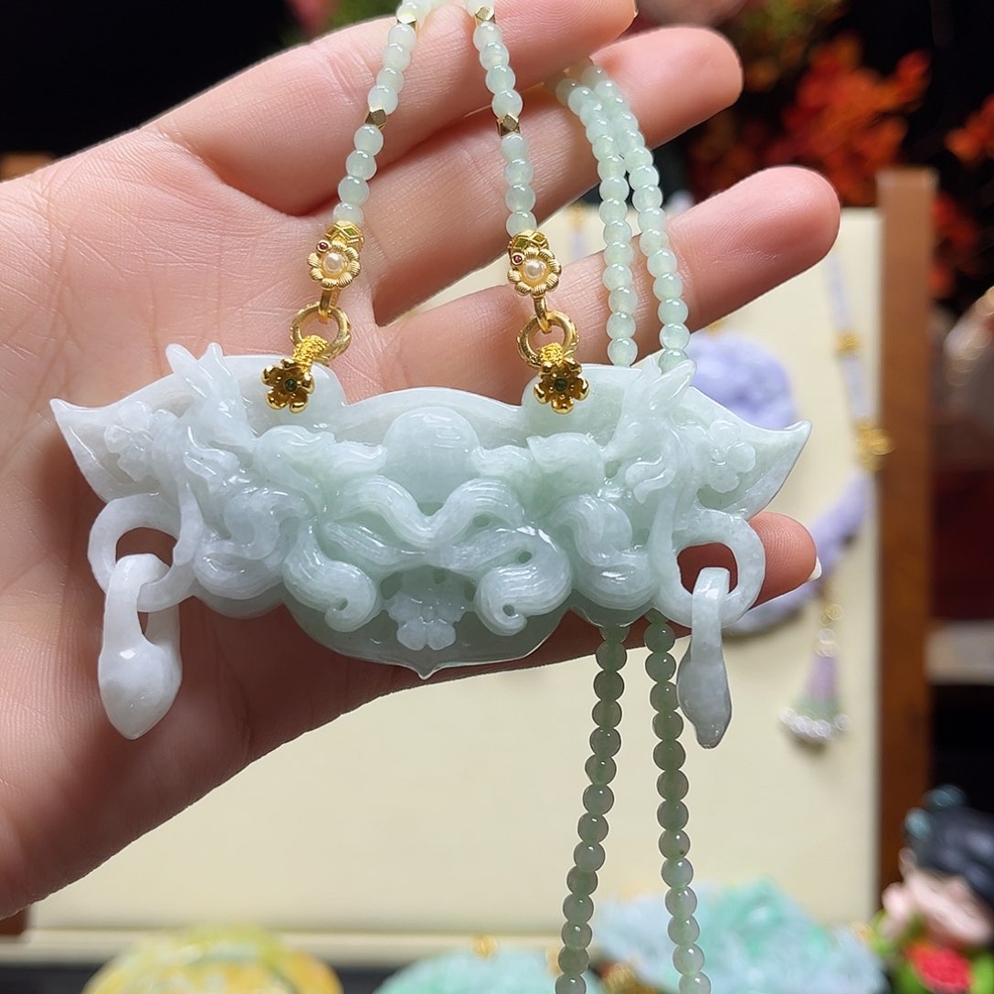 翡翠颈饰未镶嵌天然翡翠