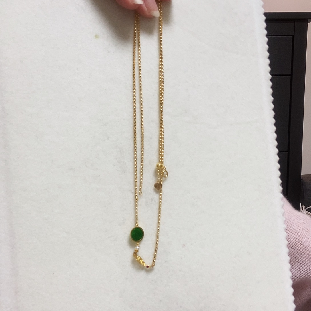 翡翠颈饰18K金镶嵌简单