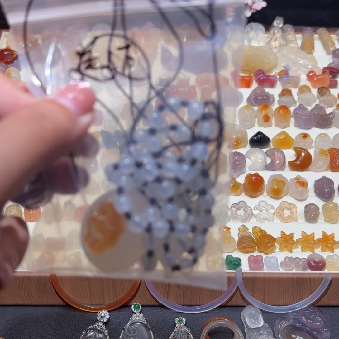 美***店玛瑙/玉髓未镶嵌颈饰