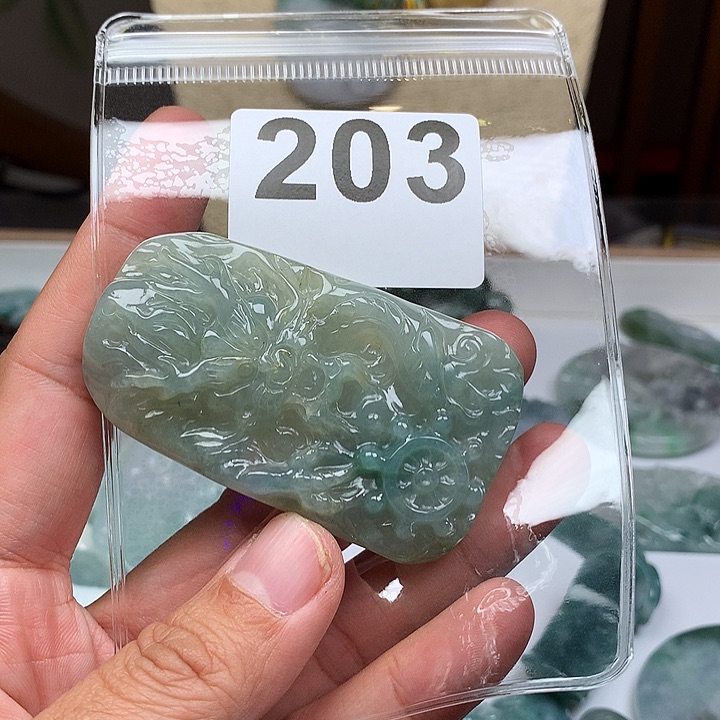 翡翠颈饰未镶嵌小*星翡翠