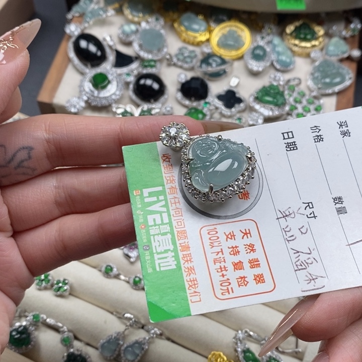 翡翠颈饰未镶嵌翡翠