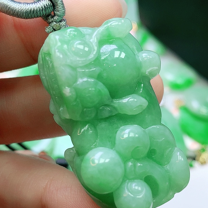 翡翠未镶嵌颈饰多样性发其一