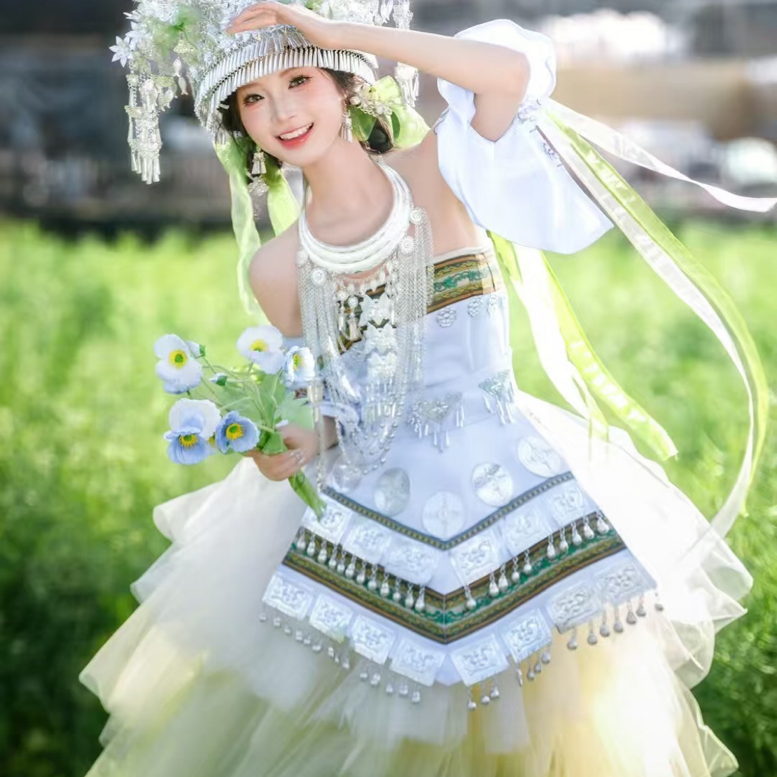 苗族土家族新款民族风苗疆少女清新刺绣旅拍写真摄影服饰套装女