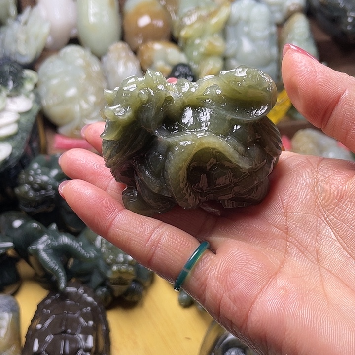 春***哥和田玉未镶嵌颈饰