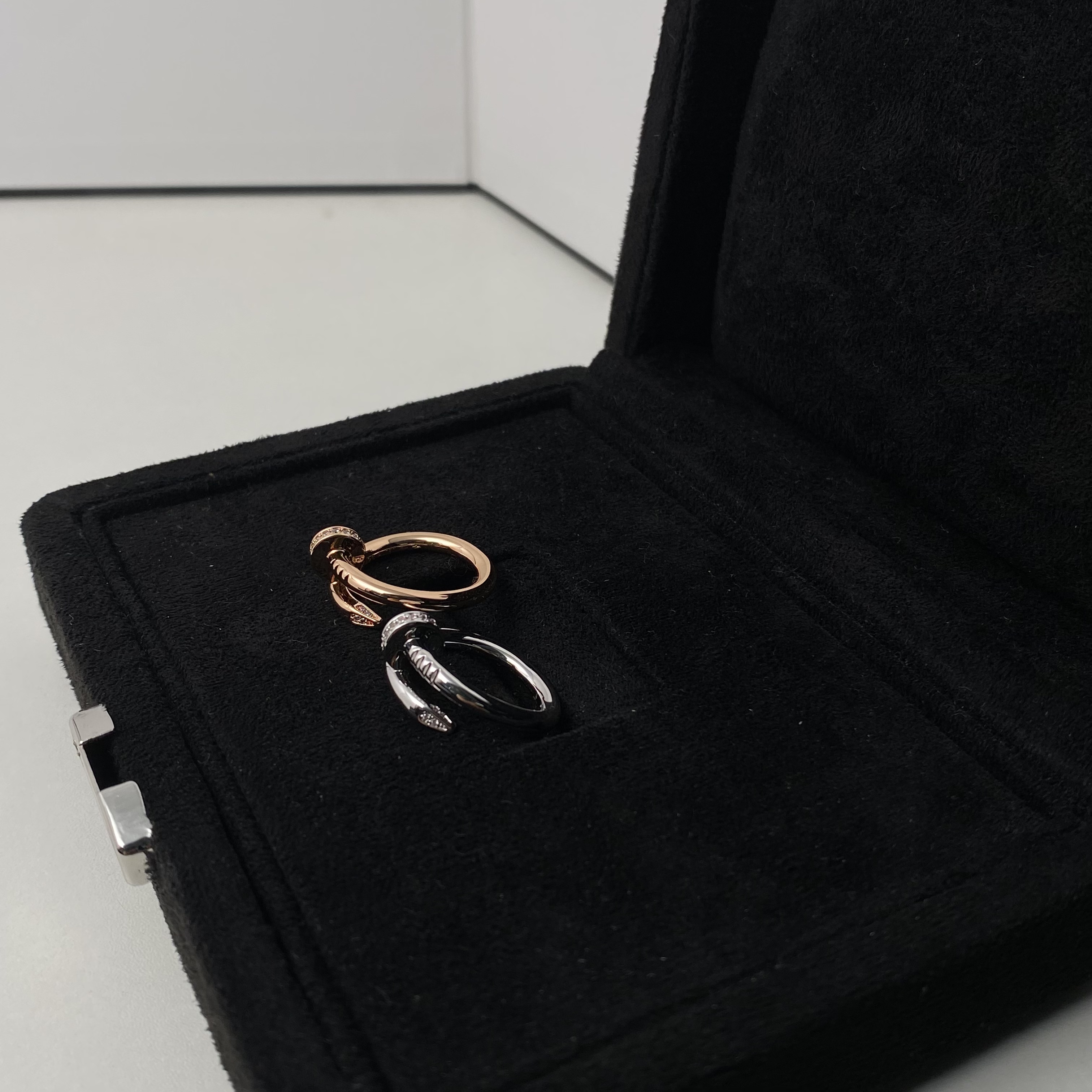 铜合金合成锆石戒指 经典头尾半镶戒指 气质轻奢时尚百搭复古小众