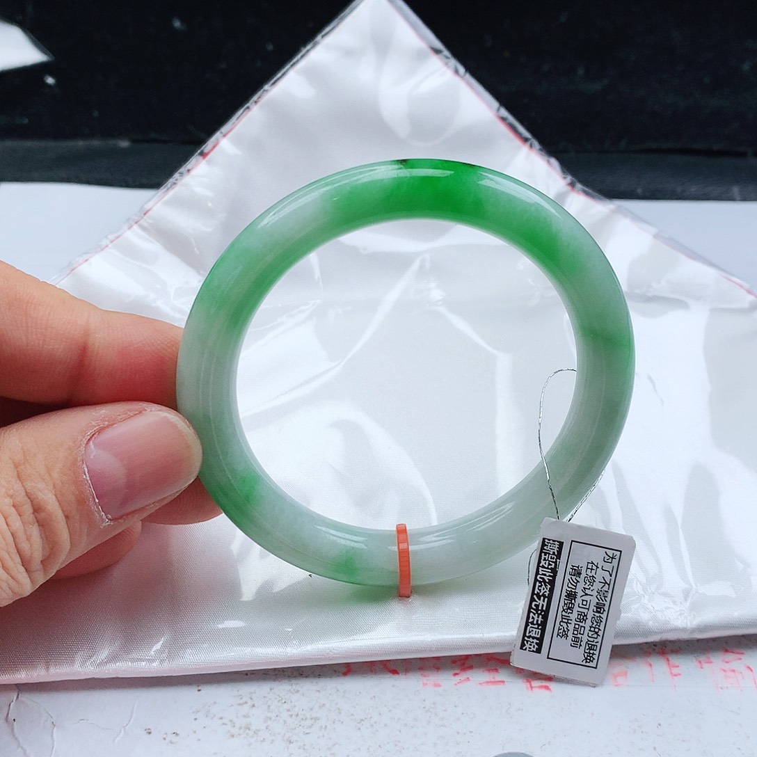 翡翠手镯未镶嵌天然翡翠手镯