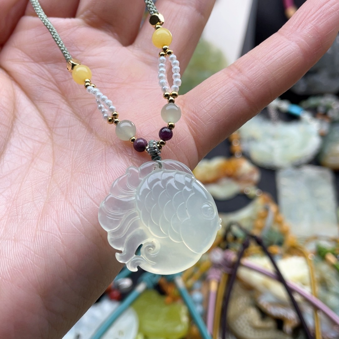 蛇纹石玉颈饰未镶嵌