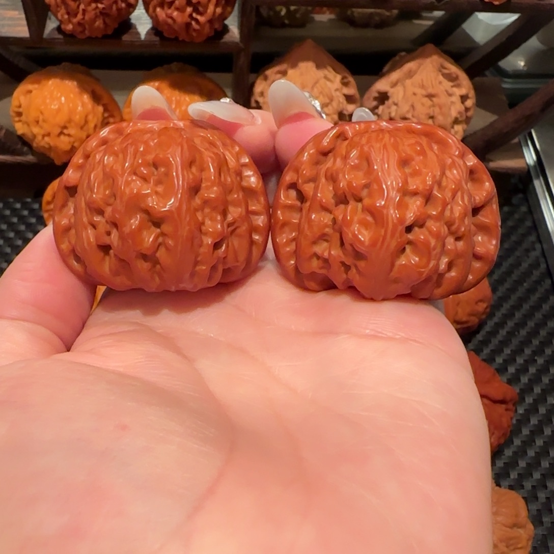文玩核桃吊坠白狮子42精品0695