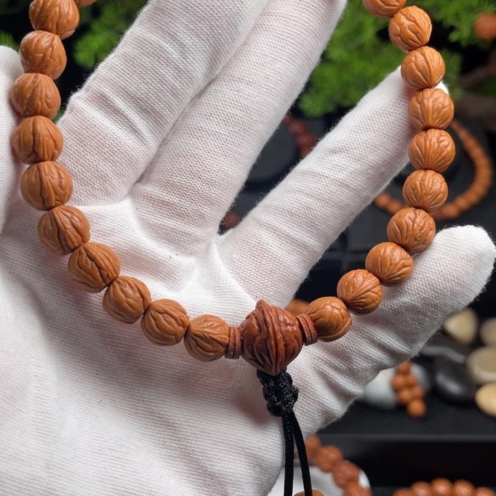 浩***子桃核吊坠精品手持