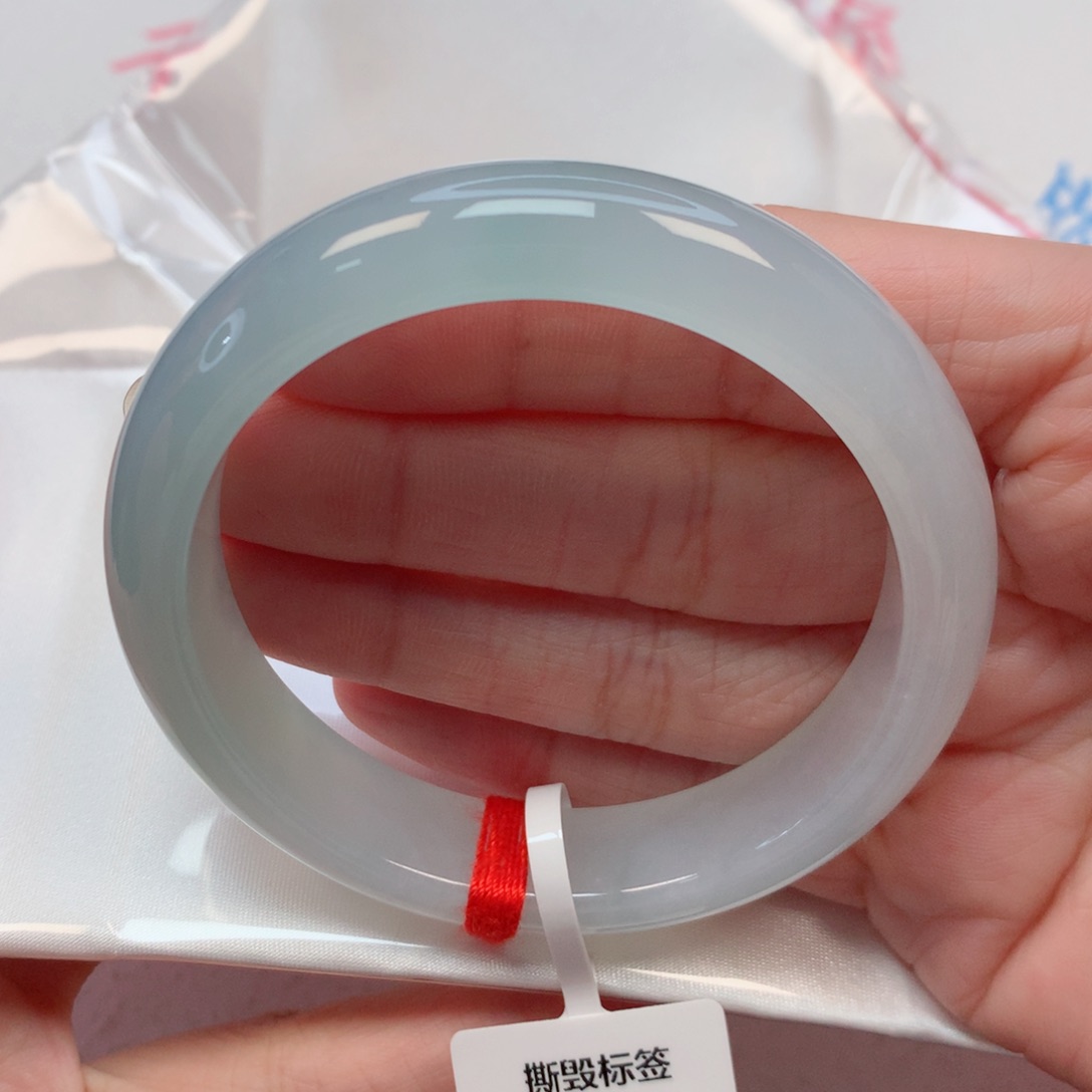 翡翠手镯未镶嵌56圈 淡蓝底起强光 胶 强推