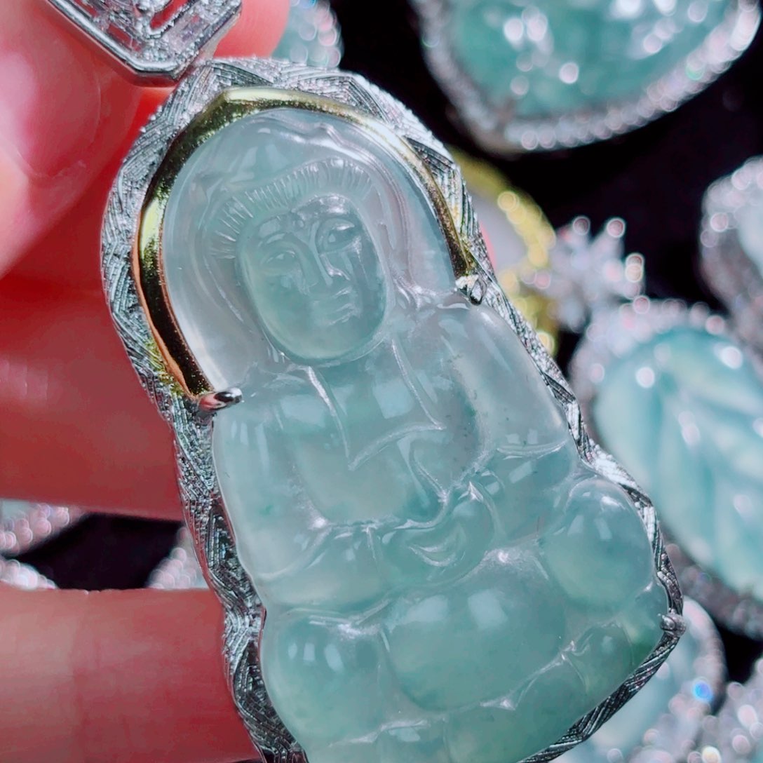 翡翠颈饰未镶嵌观音