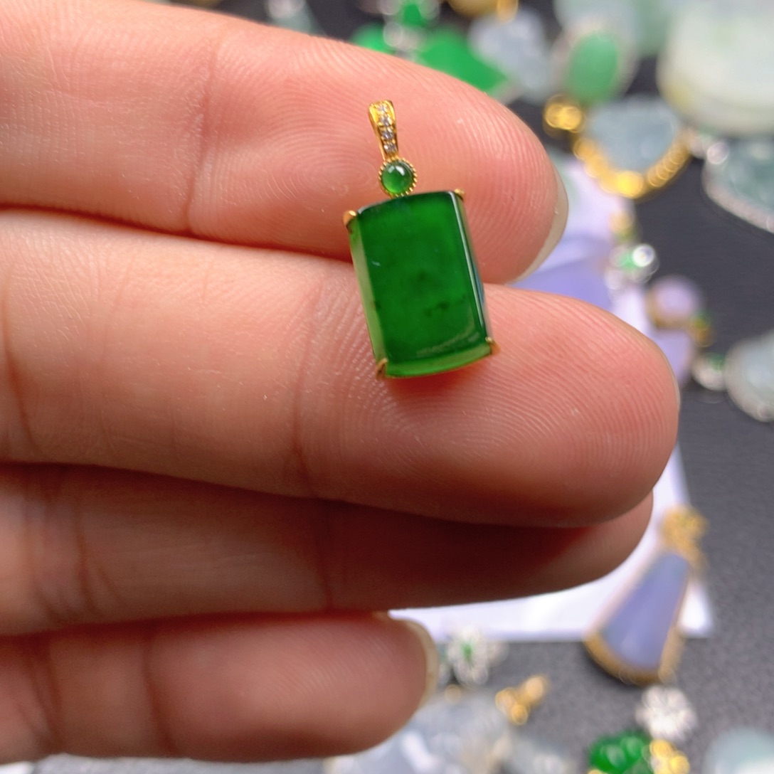 【闪购商品】翡翠颈饰18K金镶嵌翡翠