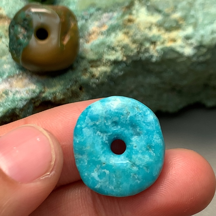 绿松石未镶嵌颈饰