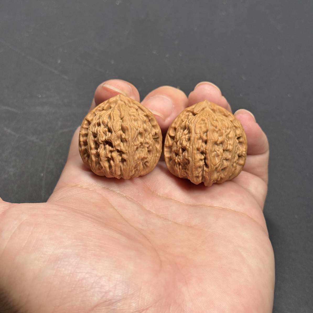 【核炁】33mm三角白狮子 全品无修 六面精配 文玩核桃手把件