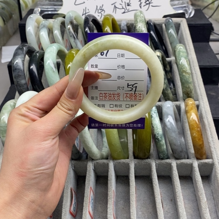 蛇纹石玉手镯未镶嵌