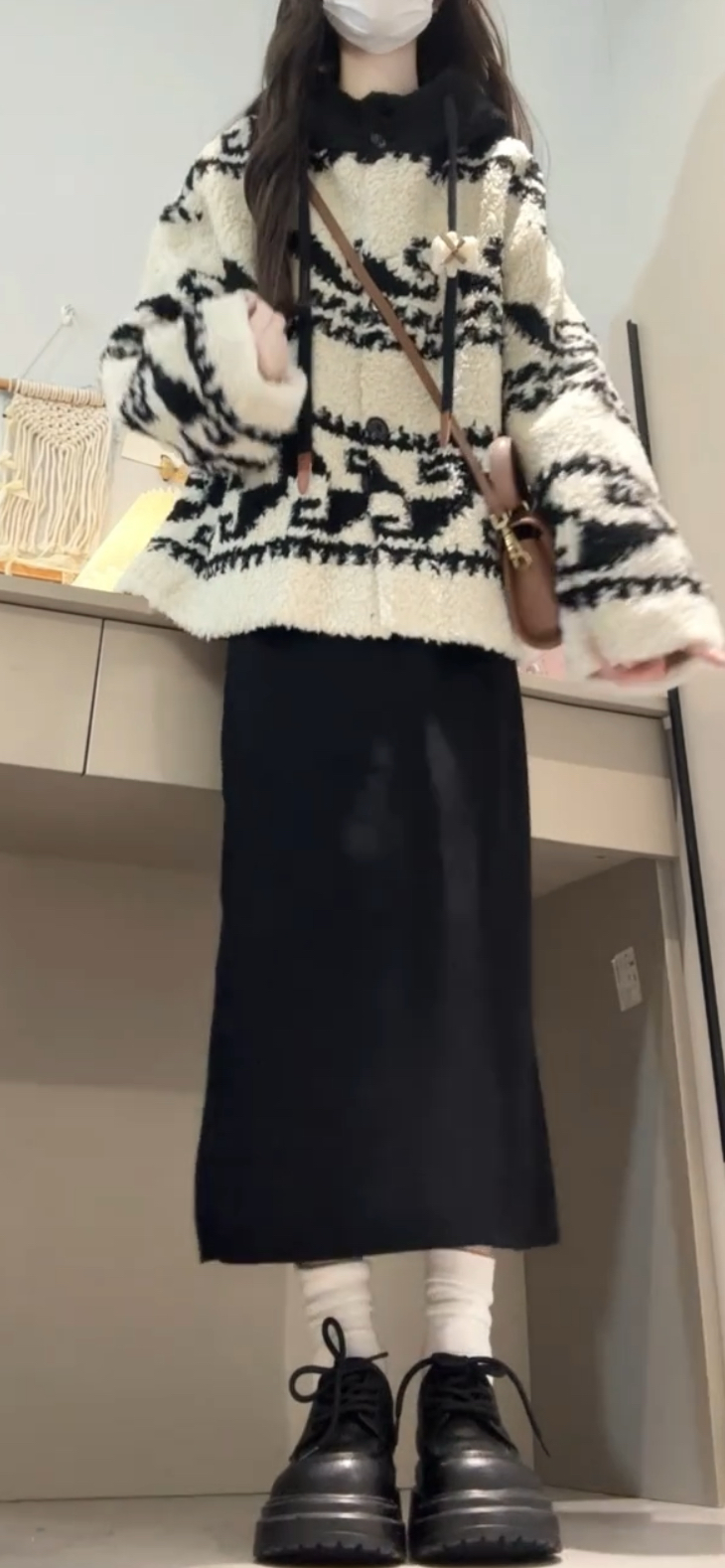 2025秋冬韩系慵懒宽松显瘦连帽毛茸茸保暖外套女百搭半身裙两件套