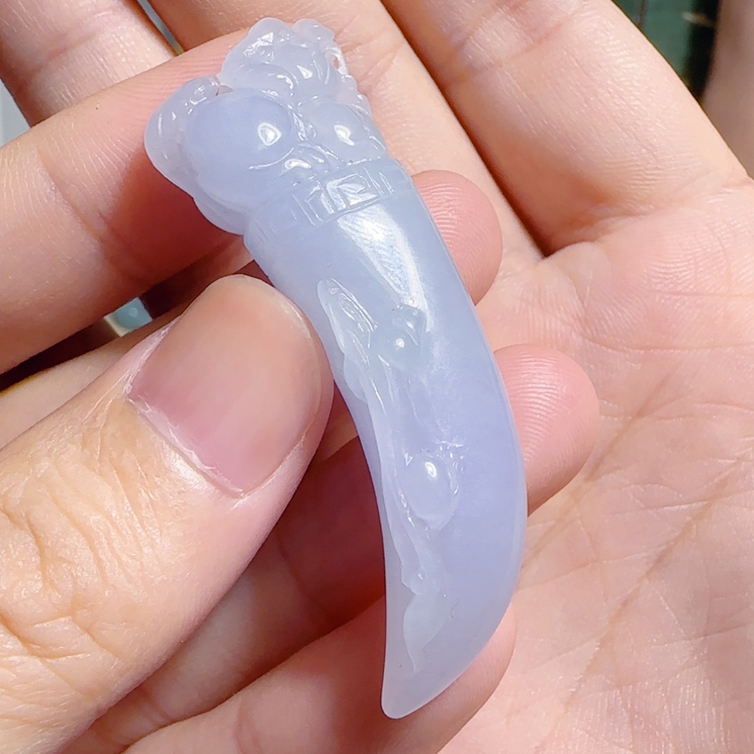翡翠未镶嵌颈饰龙牙