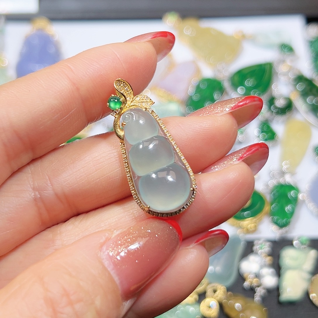 翡翠吊坠(不含链)18K金镶嵌