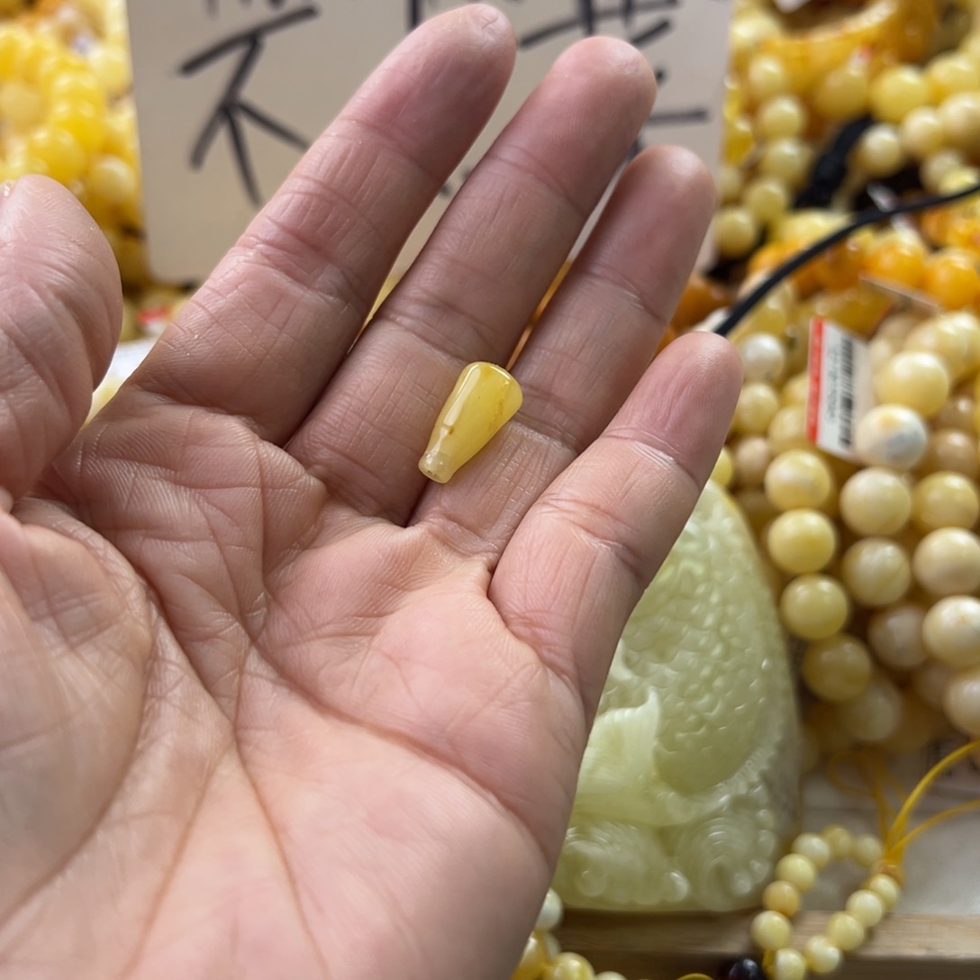 琥珀珠宝奇石未镶嵌