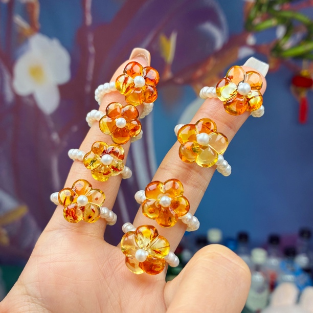 天然花珀戒指，活口。珠径：3-3.5mm。抖音基地发货（多样性发货）