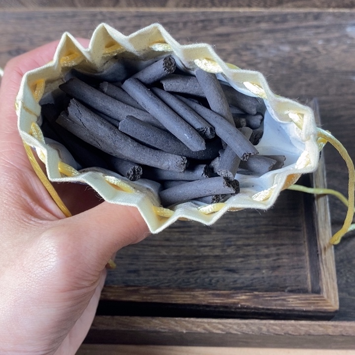 泥塑黑龙涎碎料香包约50克