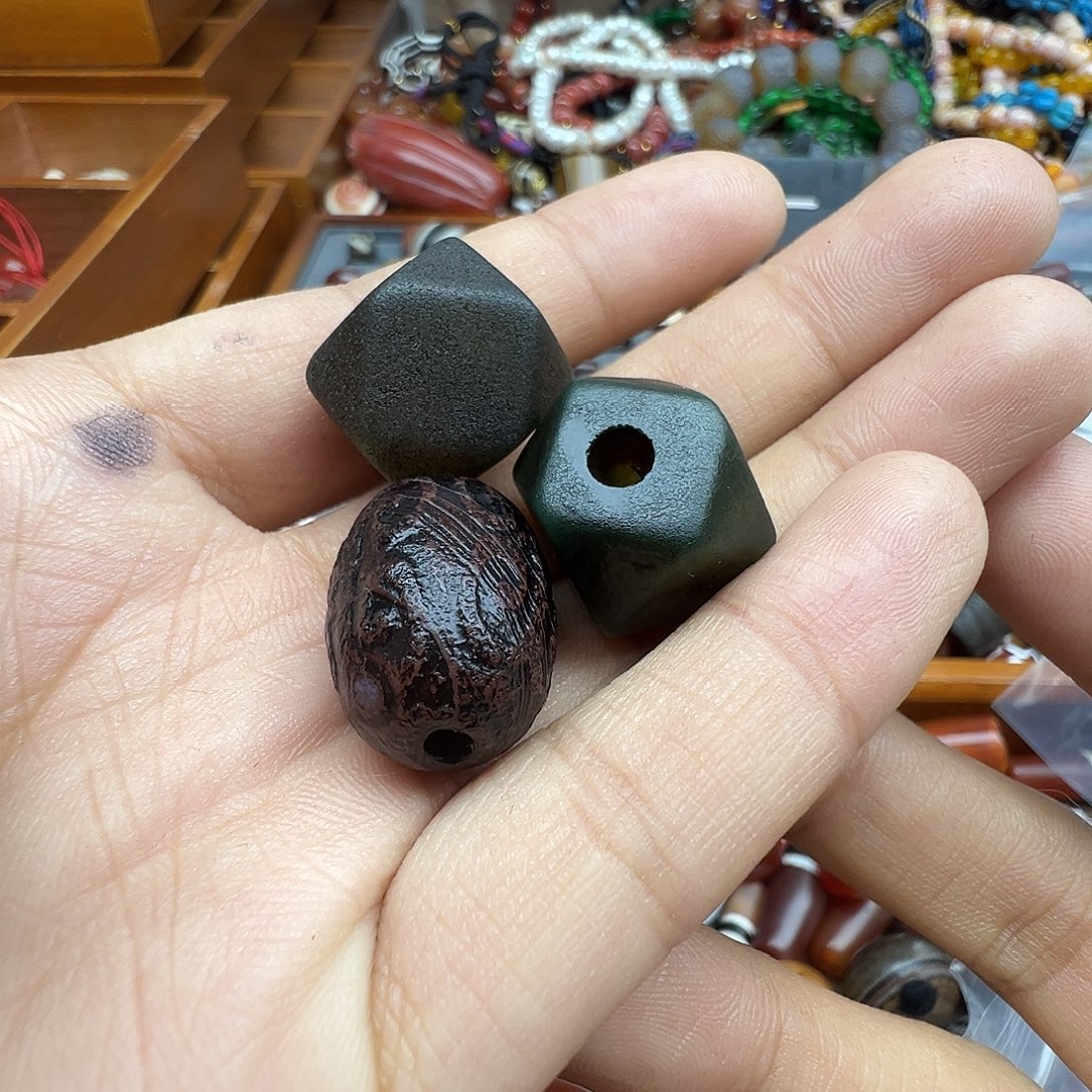 孙***恒玛瑙/玉髓未镶嵌珠宝半成品