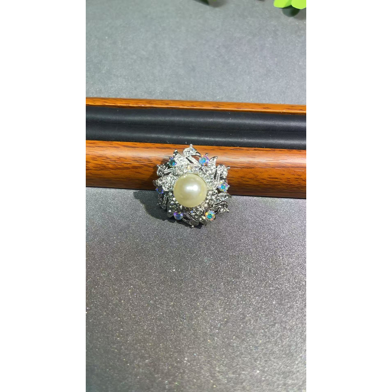 a4075白托富丽堂皇胸针多样发