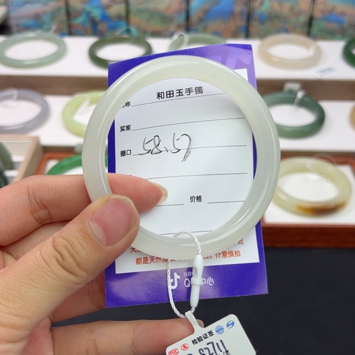 和田玉手镯未镶嵌