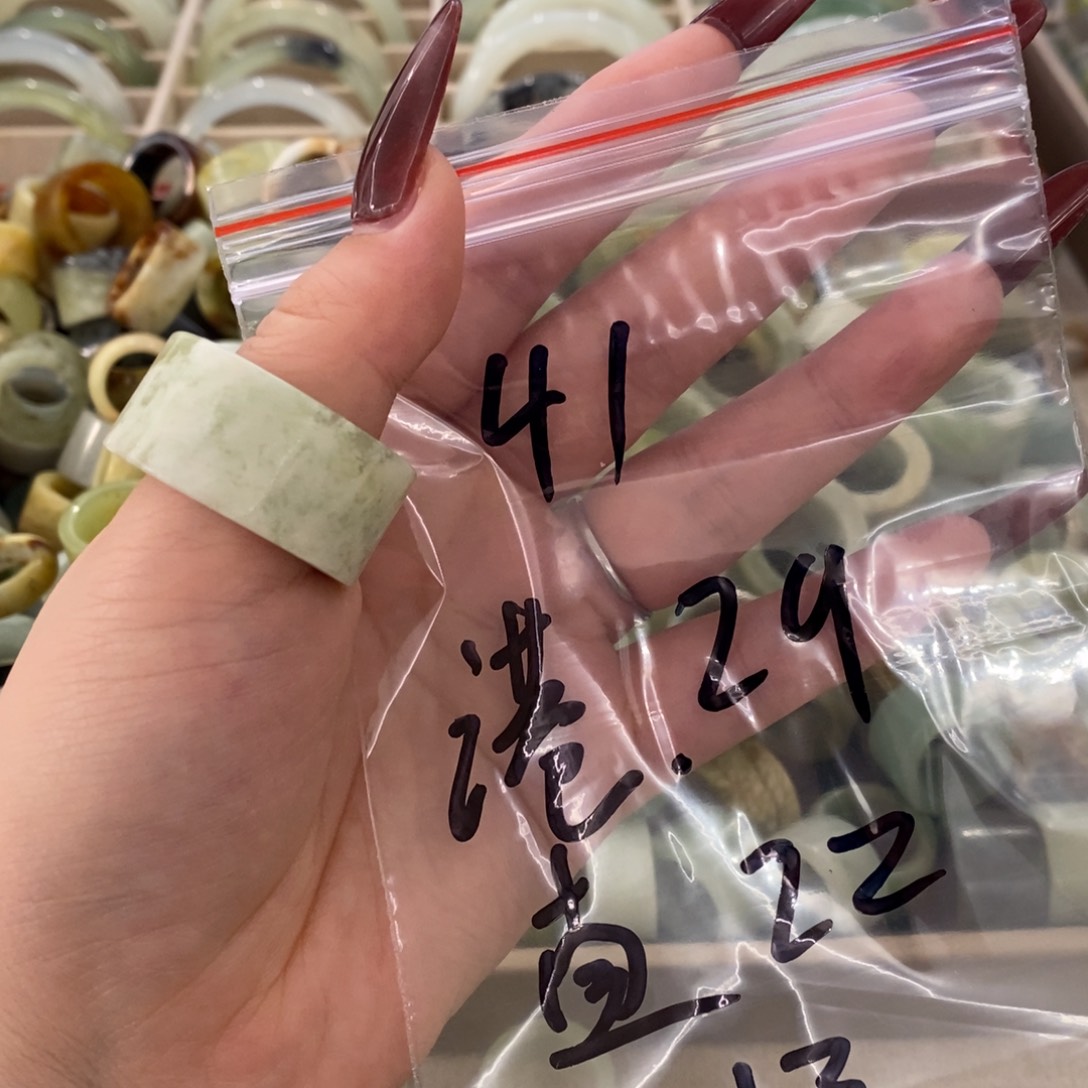 蛇纹石玉未镶嵌戒指