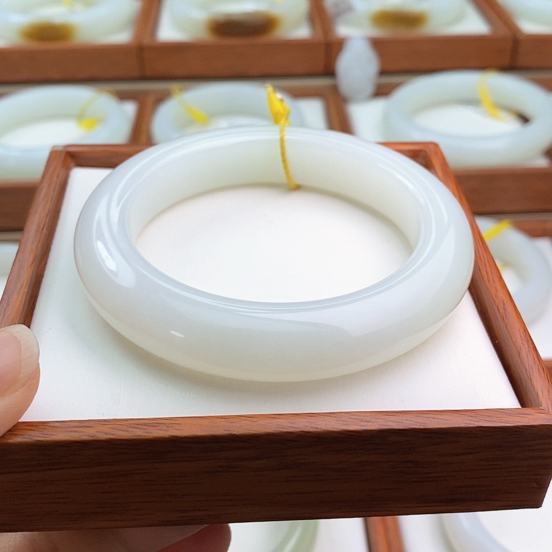 和田玉（白玉）手镯未镶嵌郭*、