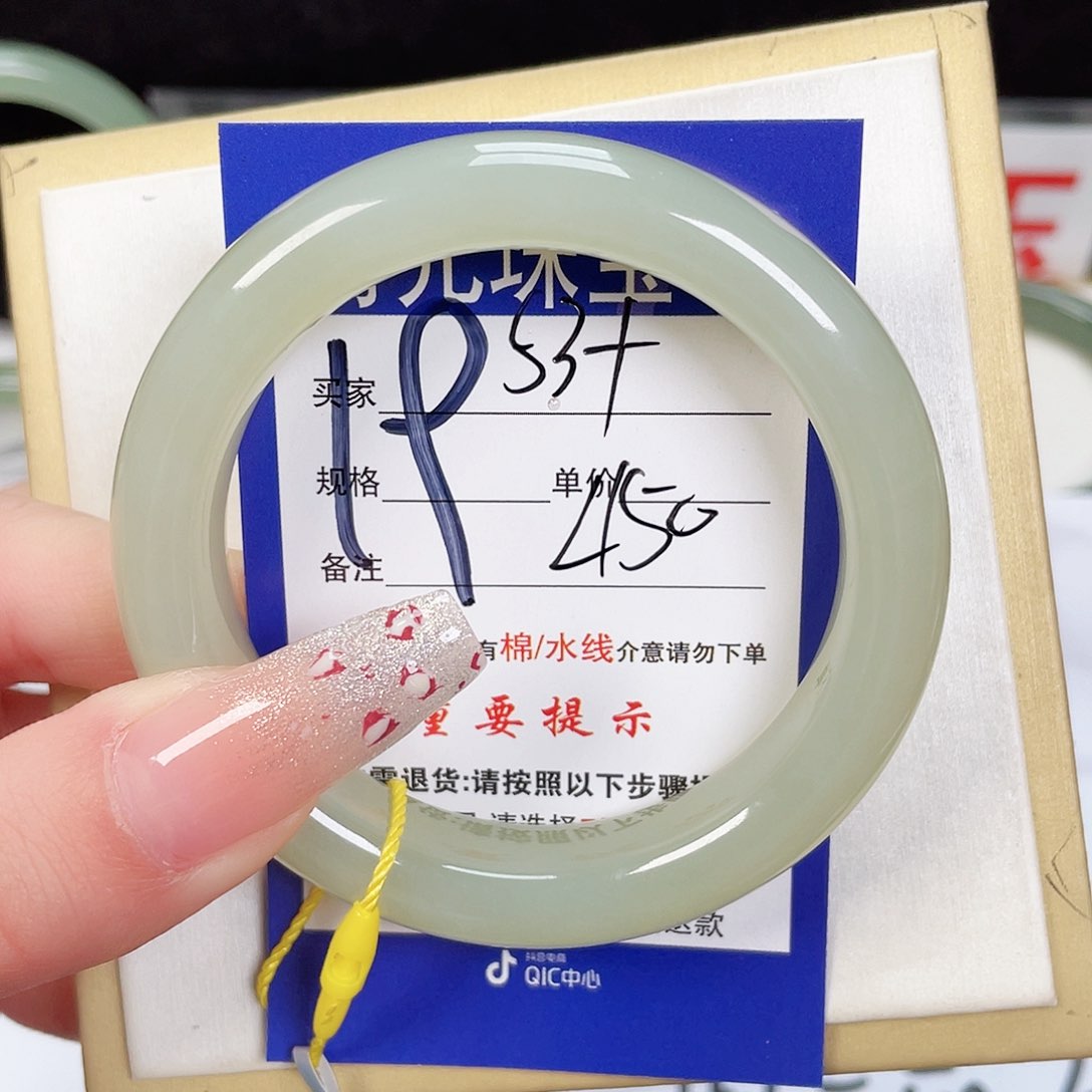 和田玉手镯未镶嵌