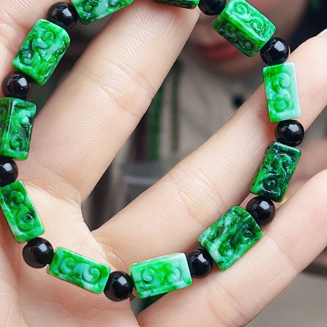 颈饰未镶嵌翡翠多样性