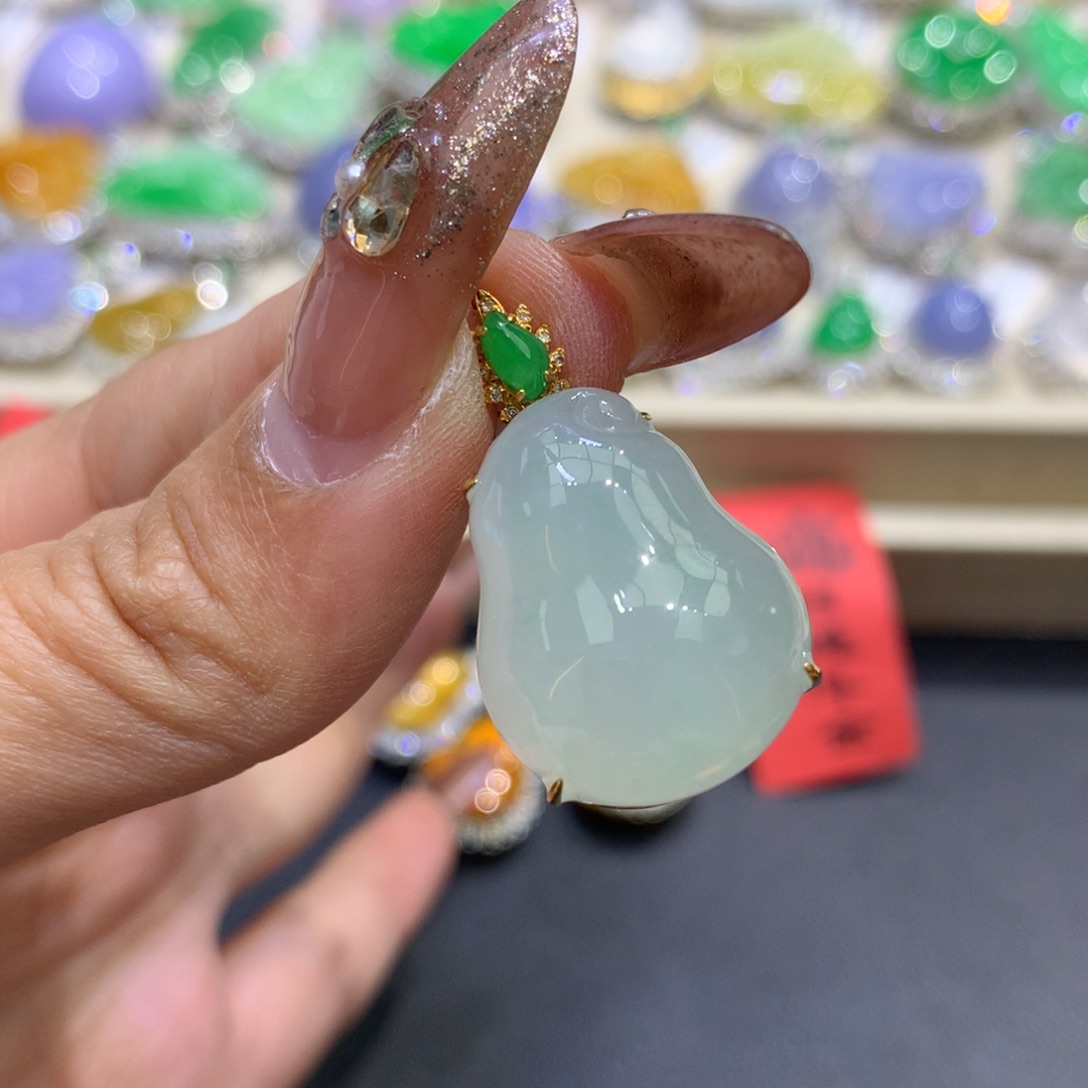 翡翠颈饰18K金镶嵌翡翠
