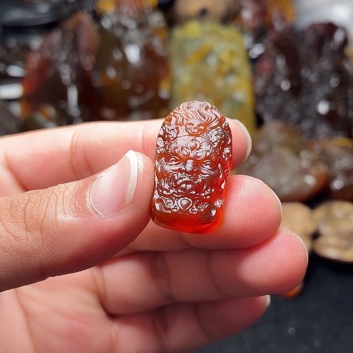 琥珀未镶嵌颈饰43