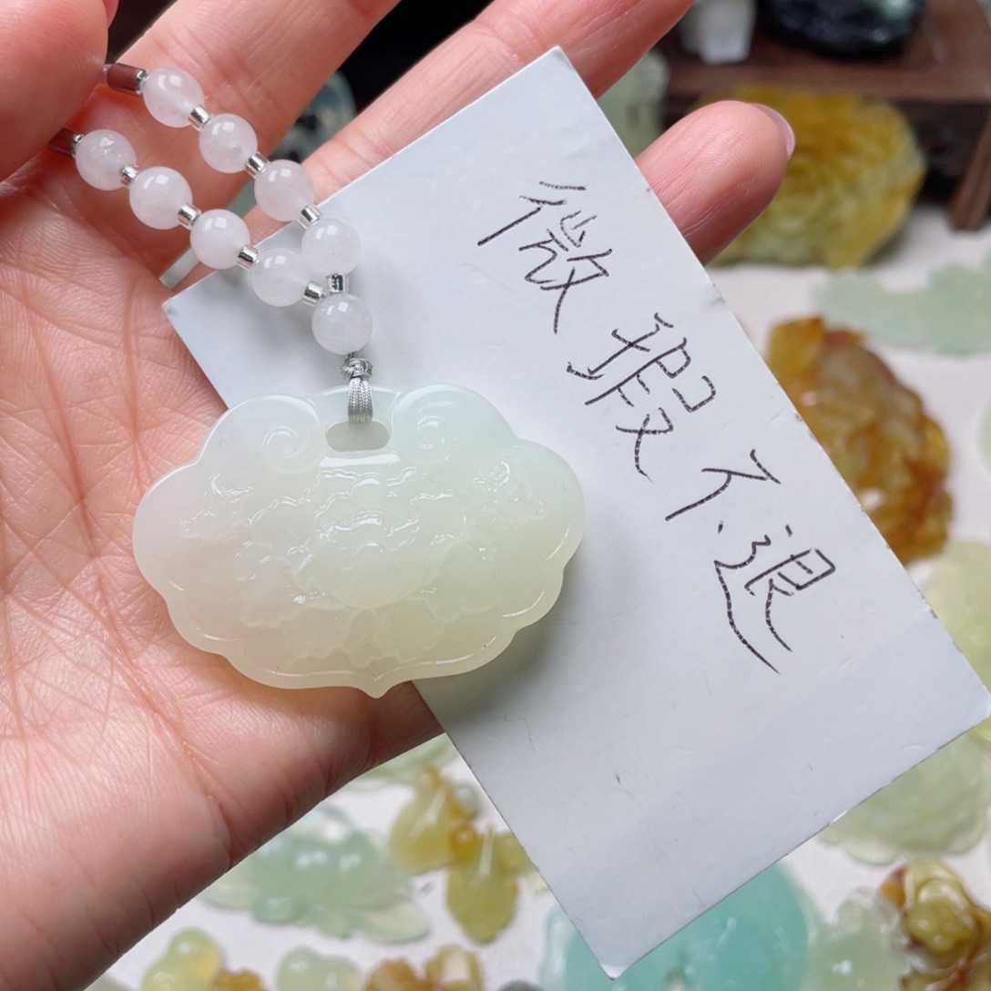 蛇纹石玉颈饰未镶嵌