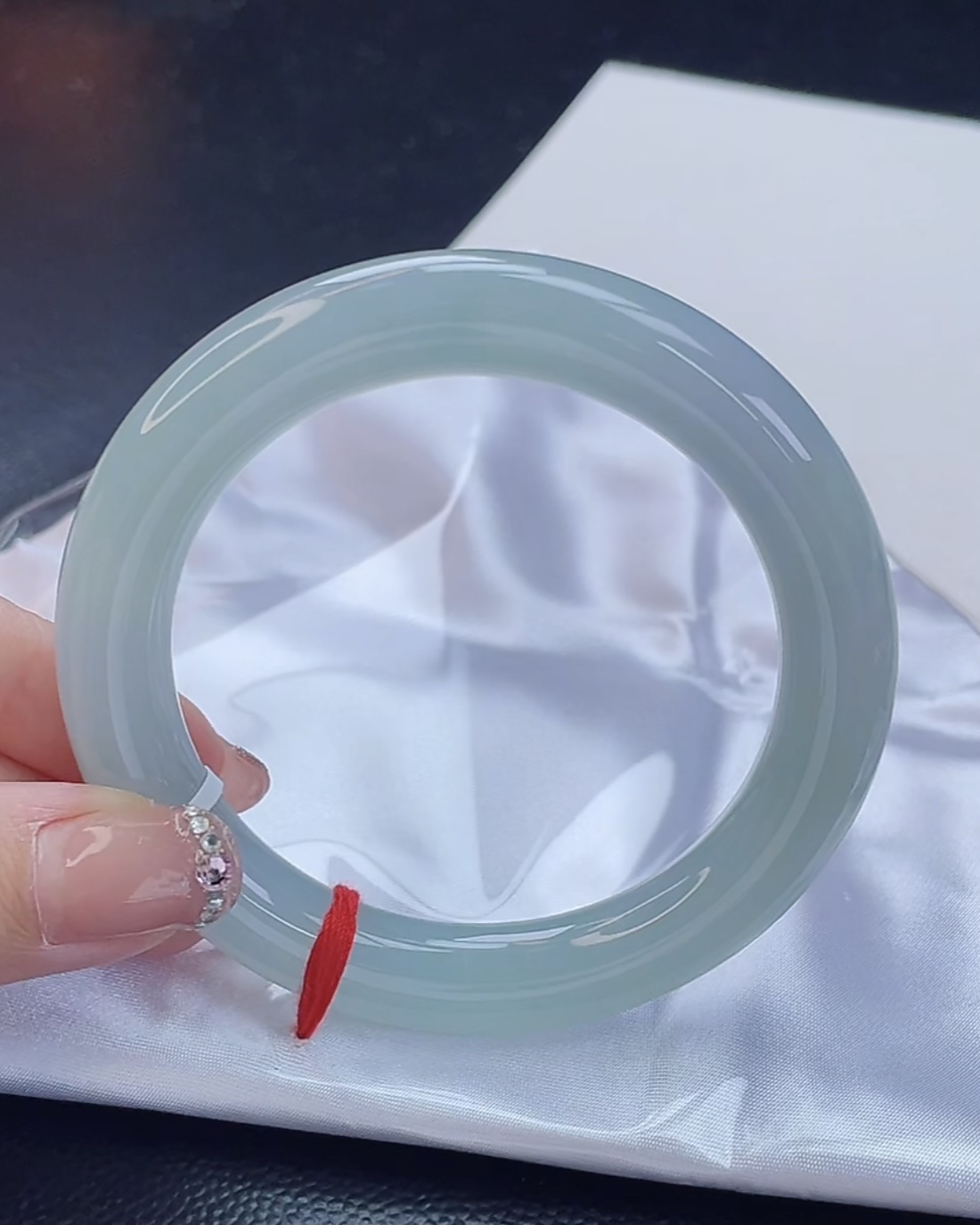 翡翠手镯未镶嵌翡翠