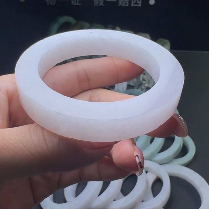 未镶嵌手镯定制翡翠