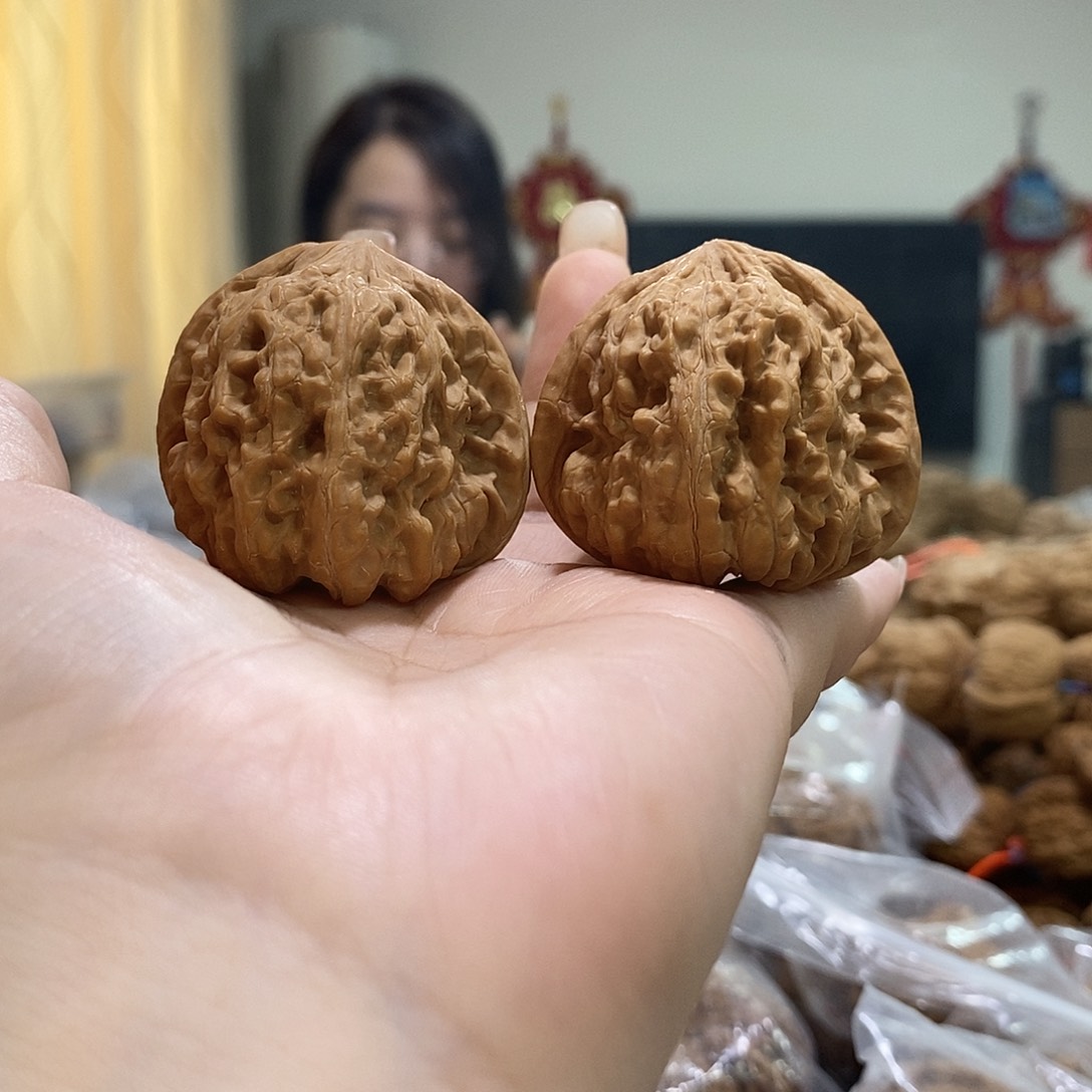 把件文玩核桃42平谷凹底尖有伤