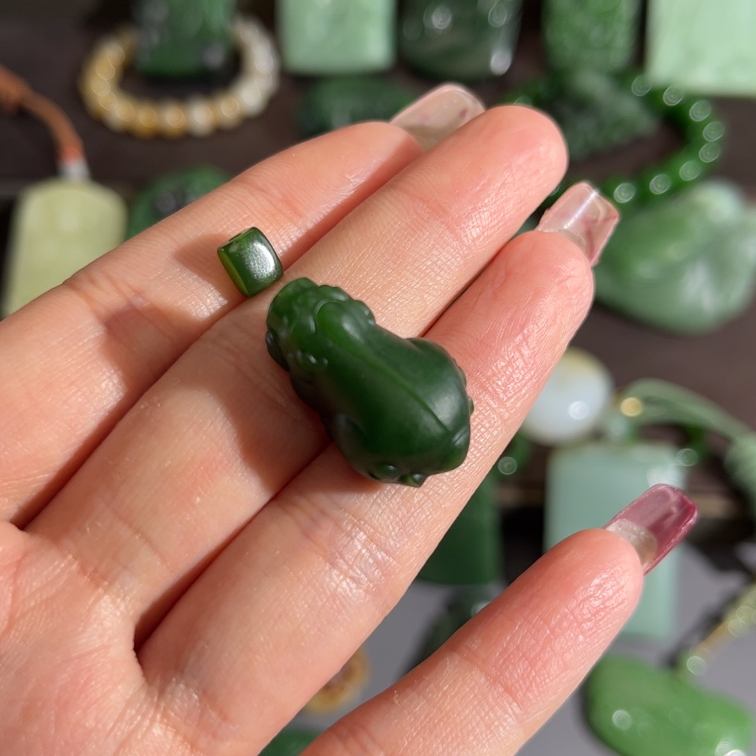 和田玉挂件未镶嵌海**空菠菜貔貅定制