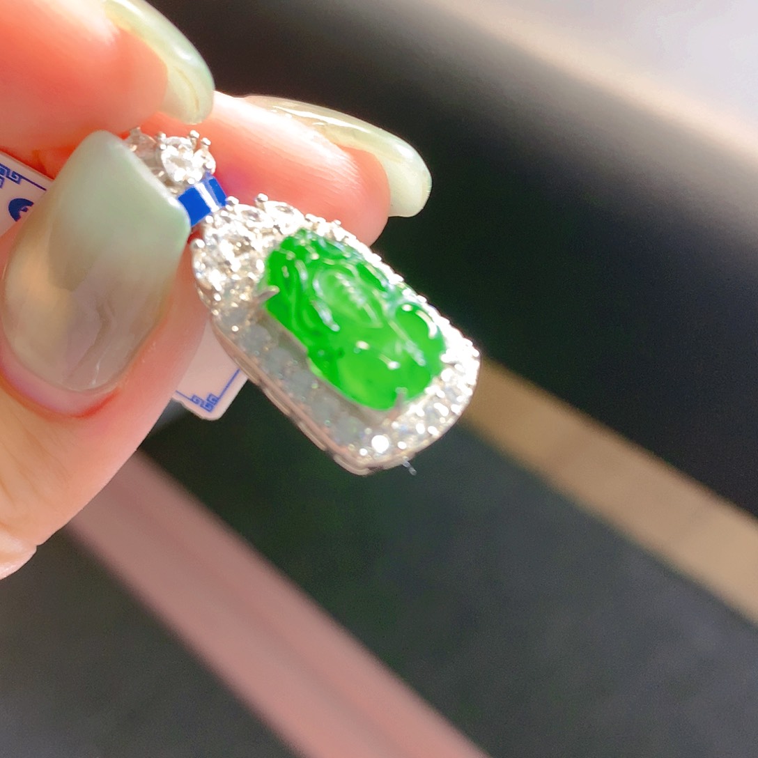 翡翠颈饰银S925镶嵌翡翠